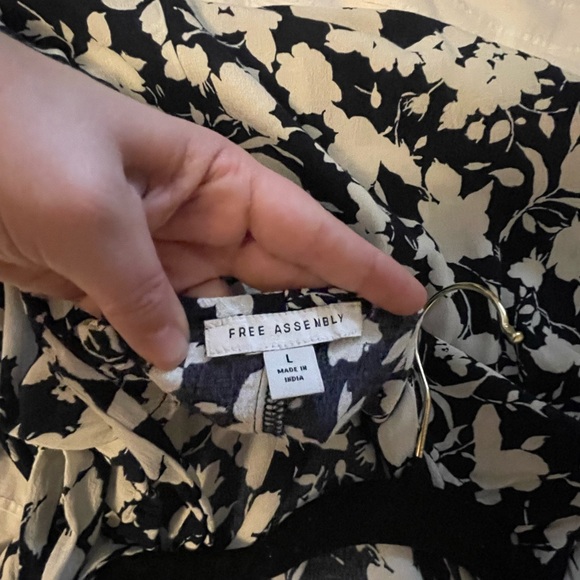 Free Assembly navy and cream floral dress - Picture 7 of 7